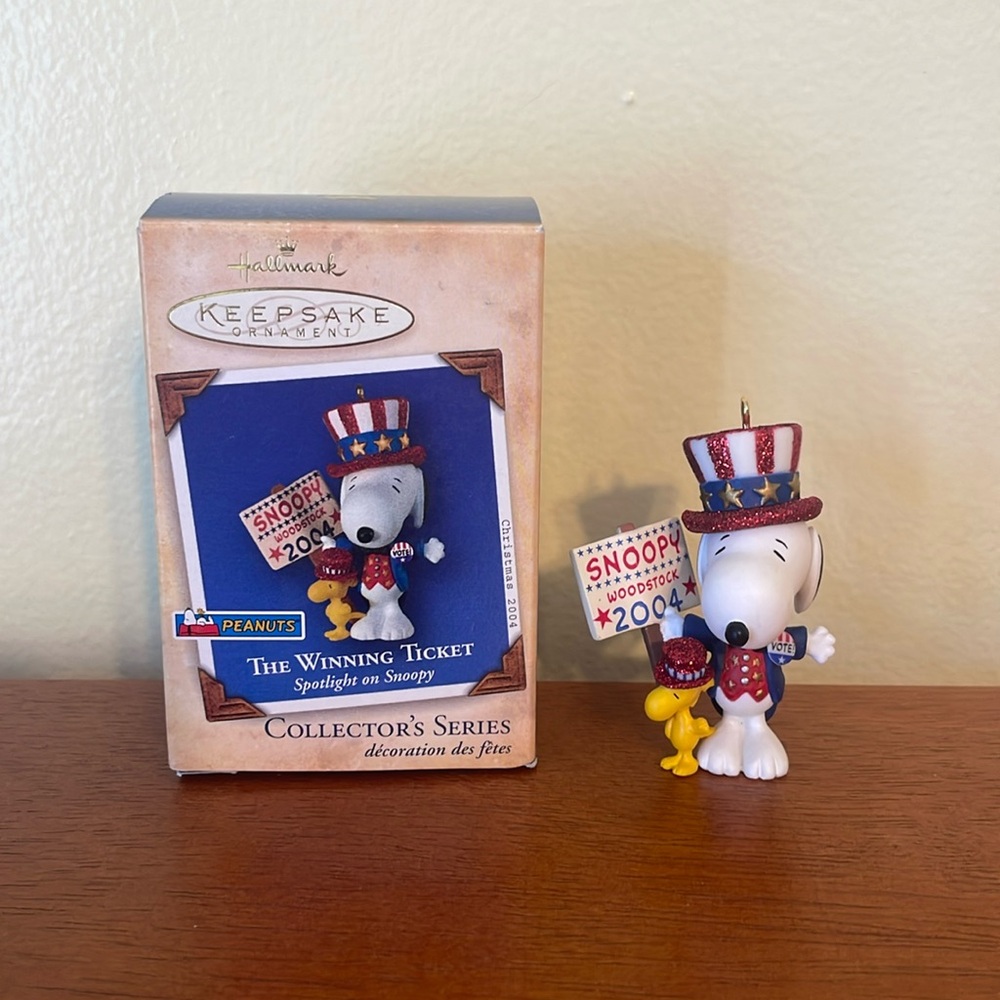 2004 Hallmark Ornament “The Winning Ticket” Spotlight on Snoopy